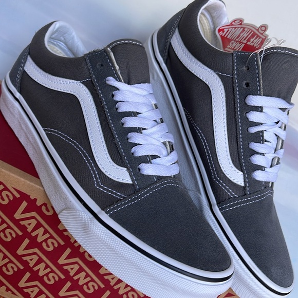 Vans WMNS Old Skool
Pewter/True White
VN0A4BV5195
Sneakers - Picture 7 of 16